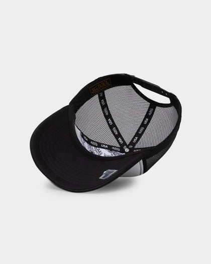 Von Dutch Flying Eyeball Trucker Snapback White/Black
