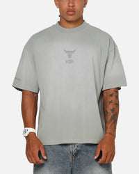 Mitchell & Ness Chicago Bulls Big Oversized Logo T-Shirt Neutral Grey