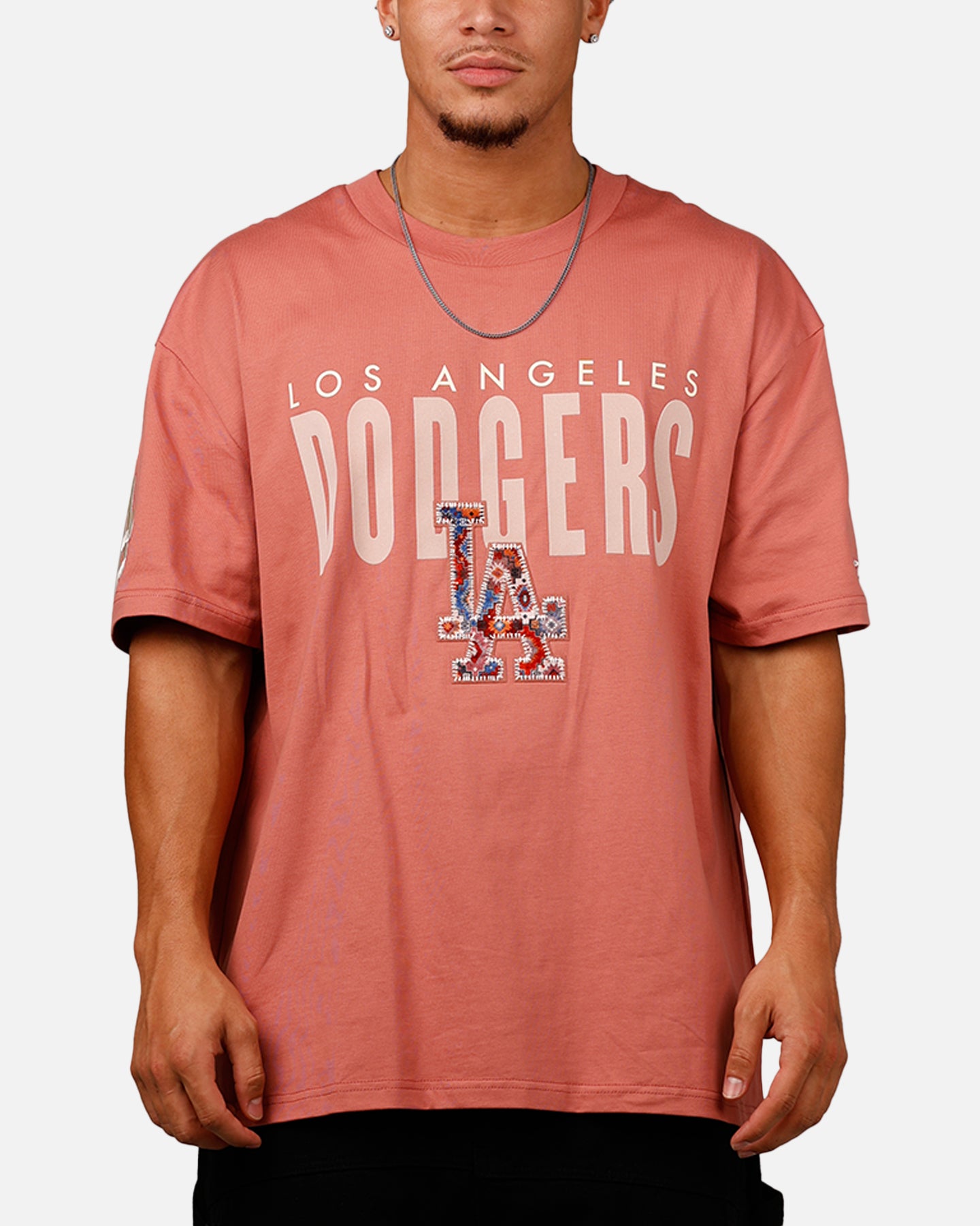 ジョニーブレイズ Los Angeles ロサンゼルス 半袖 シャツ XXL Pro Standard Los Angeles Dodgers 'Dodgers Tapestry' T-Shirt Rose