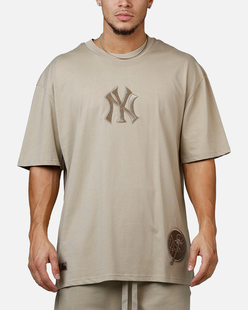 トップス WK Pro Standard New York Yankees Wingspan T-Shirt Taupe | Culture