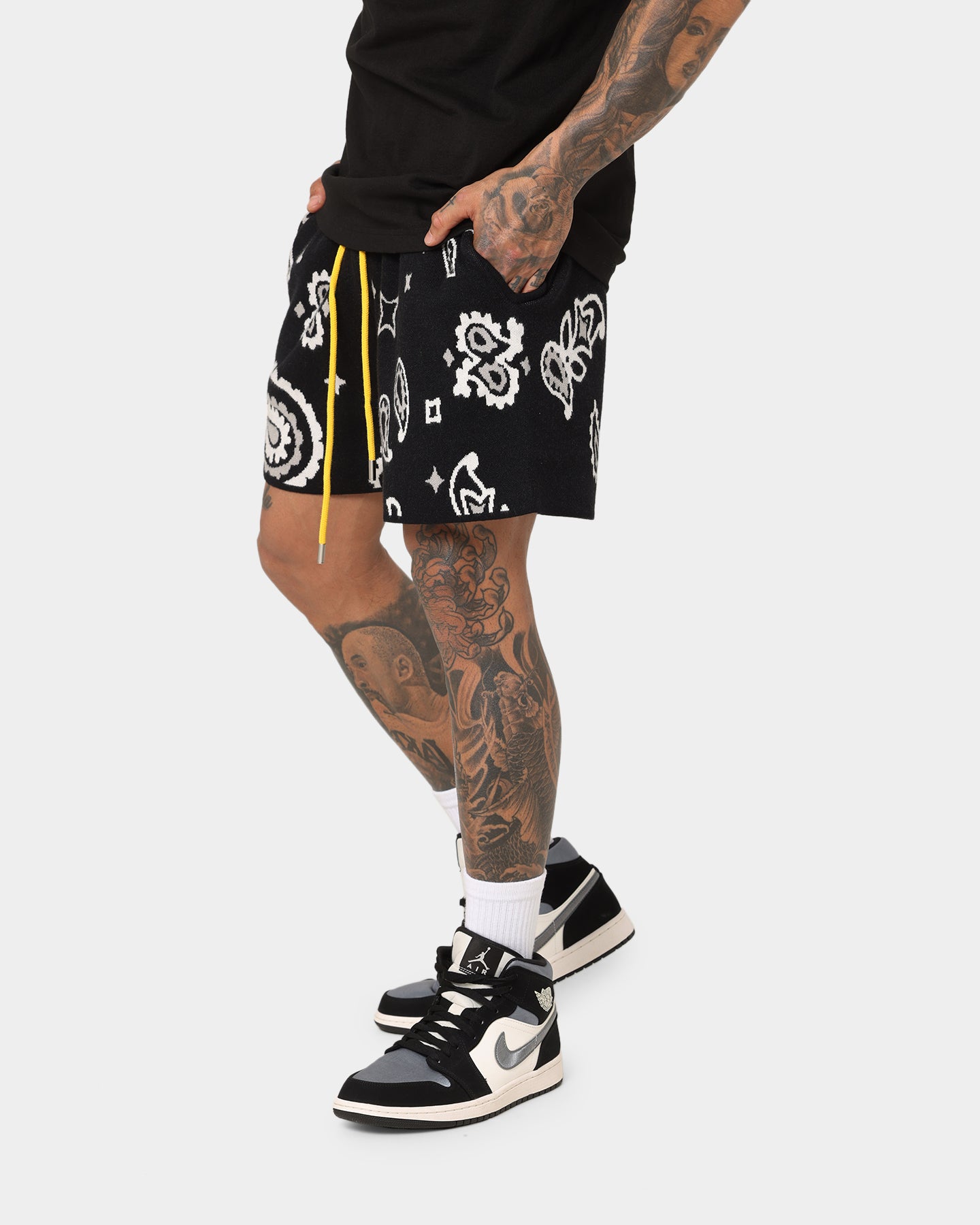 定価1.5万程　mnml ミニマル　PAISLEY KNIT SHORTS MNML Paisley Knit Shorts Black | Culture Kings US