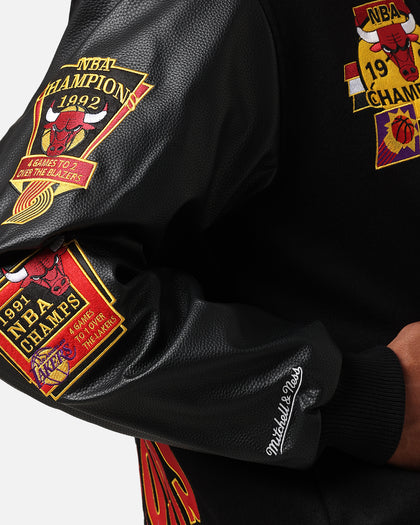 Mitchell & Ness Chicago Bulls Dynasty Jacket Black