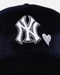 New Era New York Yankees 'Velvet Hearts' 9FORTY A-Frame Snapback Blue