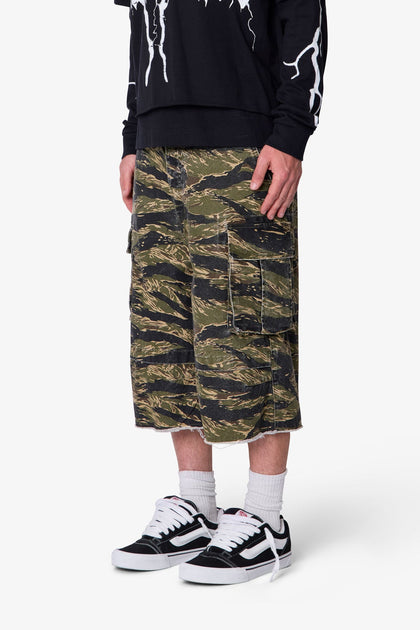 MNML Ultra Baggy Cargo Short Camo