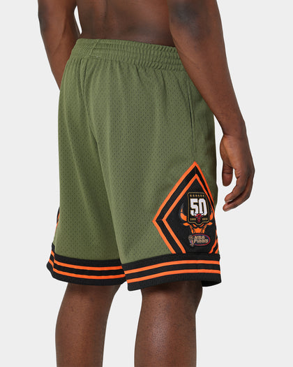 Mitchell & Ness Chicago Bulls Flight Swingman Shorts Olive