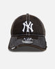 New Era New York Yankees "Stencil Distress" 9Twenty Strapback Black