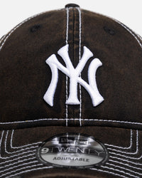 New Era New York Yankees "Stencil Distress" 9Twenty Strapback Black