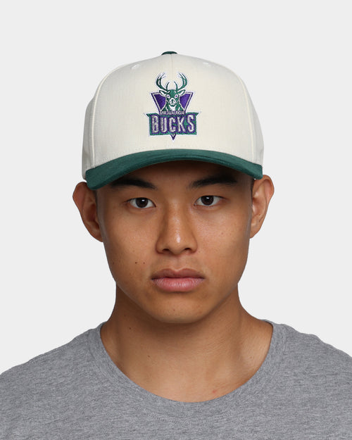 Mitchell & Ness Milwaukee Bucks Pro Crown Snapback Off White/Green