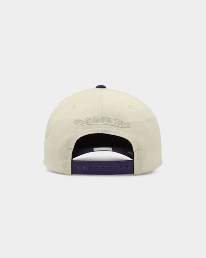 Mitchell & Ness New Orleans Pelicans Pro Crown Snapback Off White/Purple