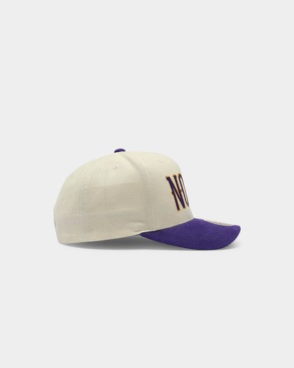 Mitchell & Ness New Orleans Pelicans Pro Crown Snapback Off White/Purple