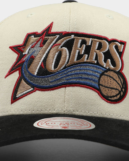 Mitchell & Ness Philadelphia 76ers Pro Crown Snapback Off White/Black