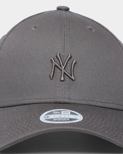 New Era Women's New York Yankees 'Falcon Desert' 9FORTY Casual Classic Strapback Grey