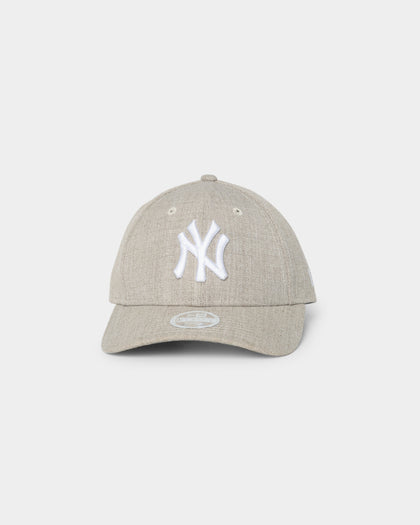New Era Women's New York Yankees Q122 9FORTY Strapback Heather Oatmeal Marle