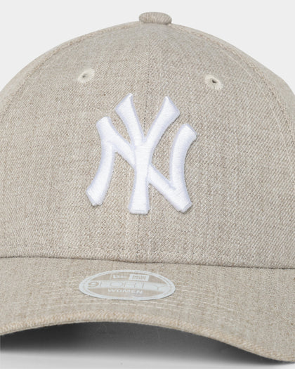 New Era Women's New York Yankees Q122 9FORTY Strapback Heather Oatmeal Marle