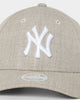 New Era Women's New York Yankees Q122 9FORTY Strapback Heather Oatmeal Marle