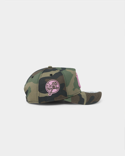New Era New York Yankees "Camo Twist" 9FORTY A-Frame Snapback Camo Pink