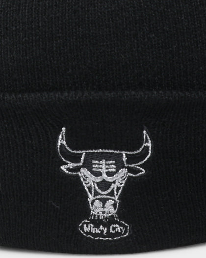 Mitchell & Ness Chicago Bulls Metallic Logo Cuff Knit Beanie Black