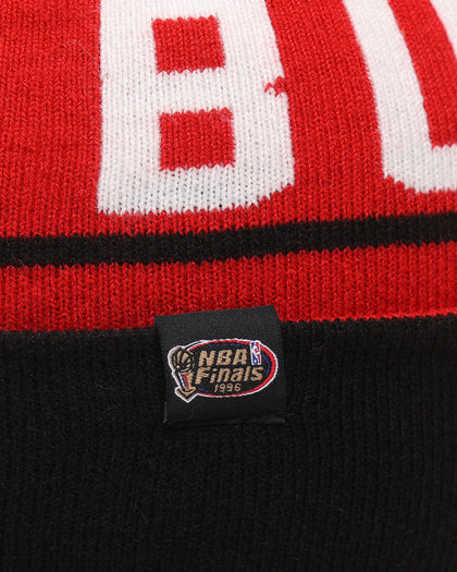 Mitchell & Ness Chicago Bulls Team Pom Beanie Red