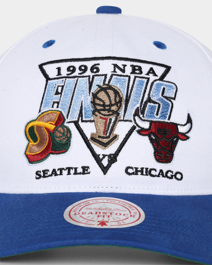 Mitchell & Ness '96 Versus '1996 Bulls VS Sonics NBA Finals' Deadstock Snapback White