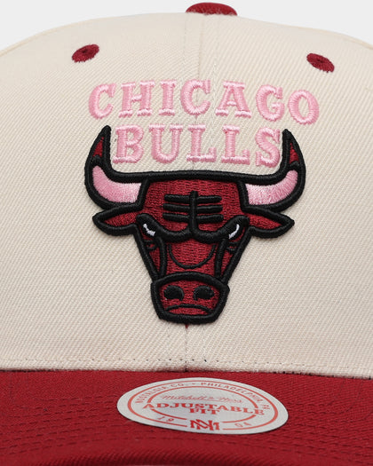 Mitchell & Ness Chicago Bulls 'Strawberry & Cream' Pro Crown Snapback Vintage White