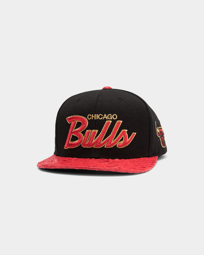 Mitchell & Ness Chicago Bulls Luxury Carp Script Snapback Black/Red