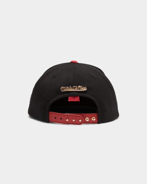 Mitchell & Ness Chicago Bulls Luxury Carp Script Snapback Black/Red