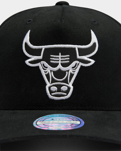 Mitchell & Ness Men's Chicago Bulls 'Hang Time' 110 Pinch Snapback Black