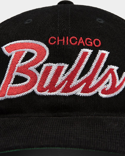 Mitchell & Ness Chicago Bulls Corduroy Script 6-Panel Deadstock Snapback Black