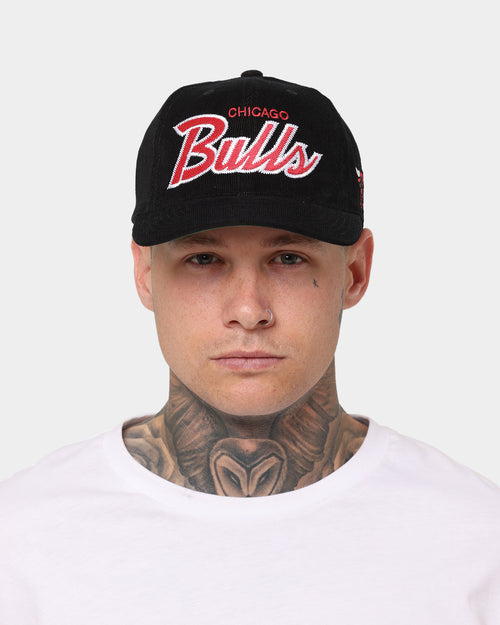 Mitchell & Ness Chicago Bulls Corduroy Script 6-Panel Deadstock Snapback Black
