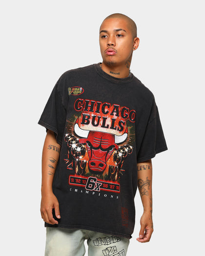 Mitchell & Ness Chicago Bulls 6 Time Gold Short Sleeve T-Shirt Black