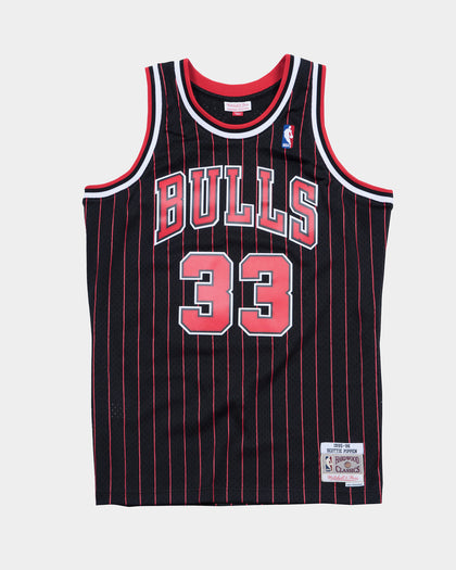 Mitchell & Ness Chicago Bulls Scottie Pippen '95-'96 #33 Swingman Jersey Black