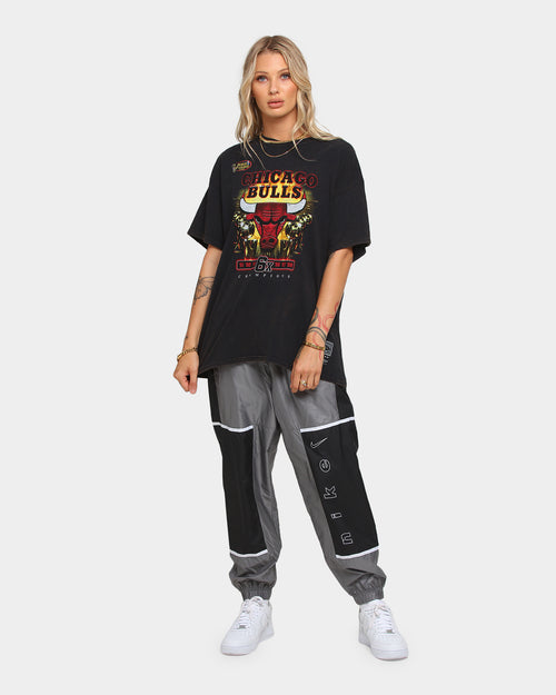 Mitchell & Ness Men's Chicago Bulls Vintage Last Dance 6x Champs Short Sleeve T-Shirt Black