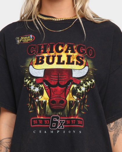 Mitchell & Ness Men's Chicago Bulls Vintage Last Dance 6x Champs Short Sleeve T-Shirt Black