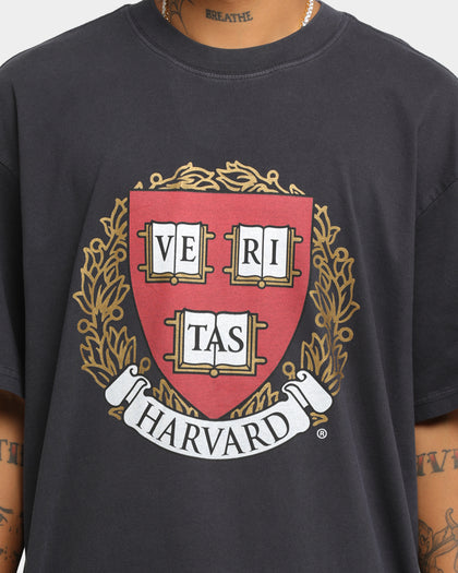 NATIONAL COLLEGIATE ATHLETIC ASSC Harvard University Team Crest Vintage T-Shirt Vintage Black
