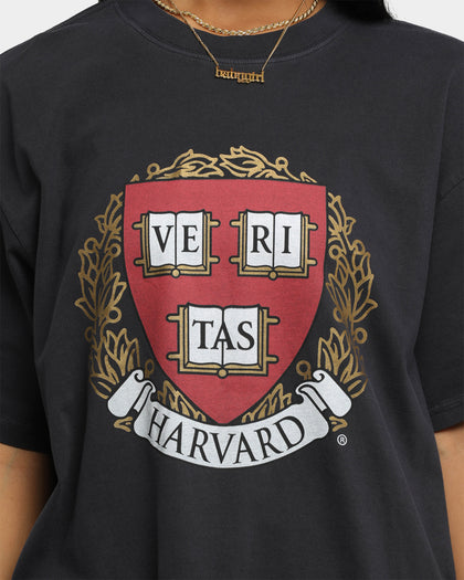 NATIONAL COLLEGIATE ATHLETIC ASSC Harvard University Team Crest Vintage T-Shirt Vintage Black