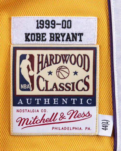 Mitchell & Ness Kobe Bryant NBA Finals '99-'00 #8 Authentic Los Angeles Lakers Jersey Yellow