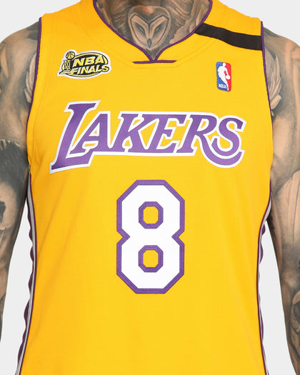 Mitchell & Ness Kobe Bryant NBA Finals '99-'00 #8 Authentic Los Angeles Lakers Jersey Yellow