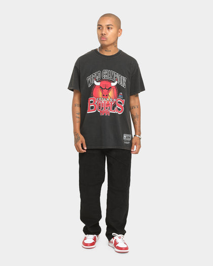 Mitchell & Ness Chicago Bulls World Champs Ball Vintage T-Shirt Vintage Black