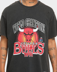 Mitchell & Ness Chicago Bulls World Champs Ball Vintage T-Shirt Vintage Black