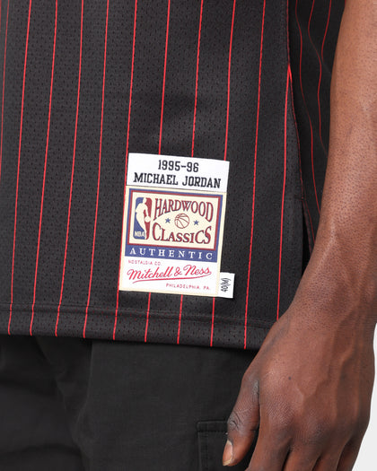 Mitchell & Ness Chicago Bulls Michael Jordan '95-'96 #23 Authentic Jersey Black