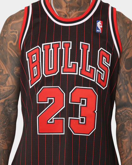 Mitchell & Ness Chicago Bulls Michael Jordan '95-'96 #23 Authentic Jersey Black