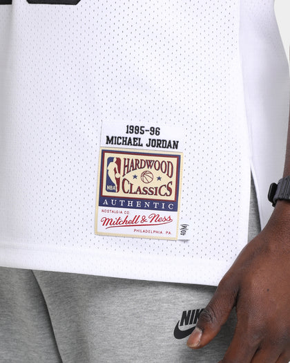 Mitchell & Ness Chicago Bulls Michael Jordan '95-'96 Finals Authentic Jersey White