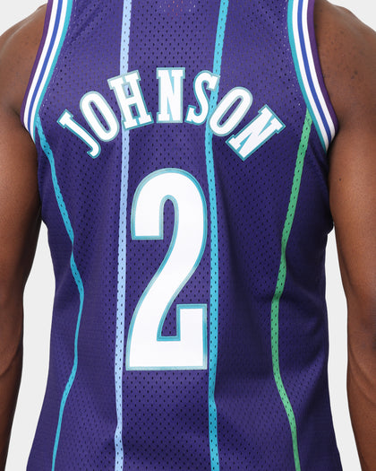 Mitchell & Ness Charlotte Hornets Larry Johnson #2 '94-'95 Swingman Jersey Purple