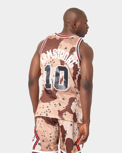 Mitchell & Ness Chicago Bulls B. J. Armstrong #10 '90-'91 Camo Ref Jersey Sand Camo