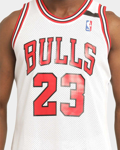 Mitchell & Ness Chicago Bulls Michael Jordan '91-'92 #23 Home Game Authentic Jersey White