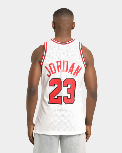 Mitchell & Ness Chicago Bulls Michael Jordan '91-'92 #23 Home Game Authentic Jersey White