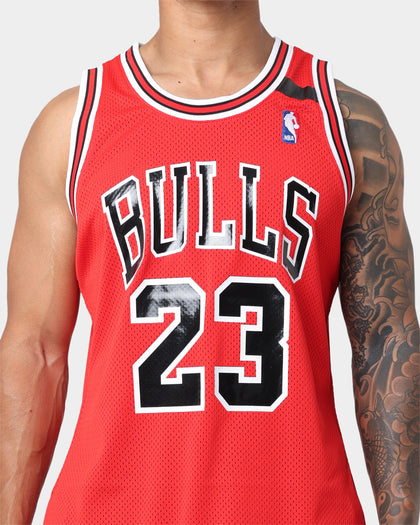 Mitchell & Ness Chicago Bulls Michael Jordan #23 '91-'92 Authentic Jersey Red