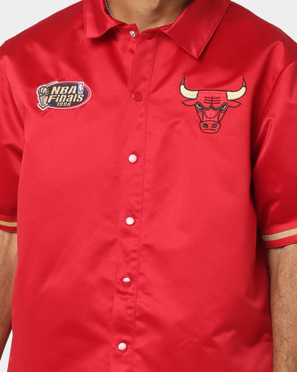 chicago bulls dress shirt Men's Antigua Black Chicago Bulls Porter Woven Long Sleeve Button-Down Shirt Size: Small