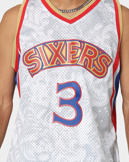 Maillot Mitchell & Ness Philadelphia 76ers Iverson Blanc – Swingman 2.0, Neuf
