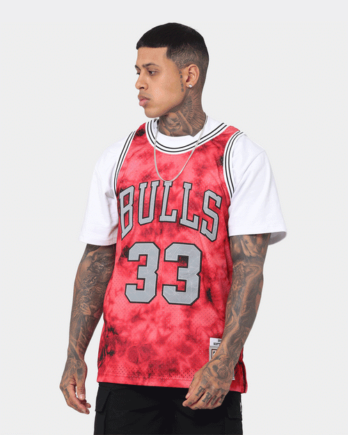 Mitchell & Ness Chicago Bulls Scottie Pippen #33 Galaxy Swingman Jersey Red